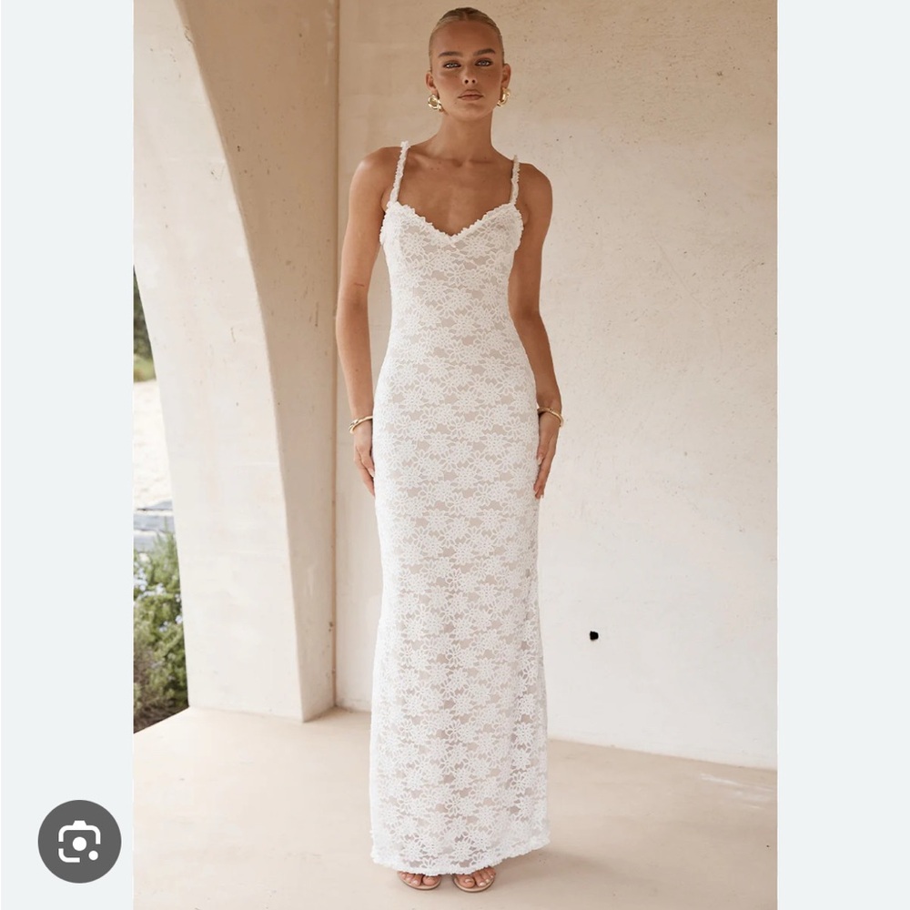 Elegant White Lace Maxi Dress